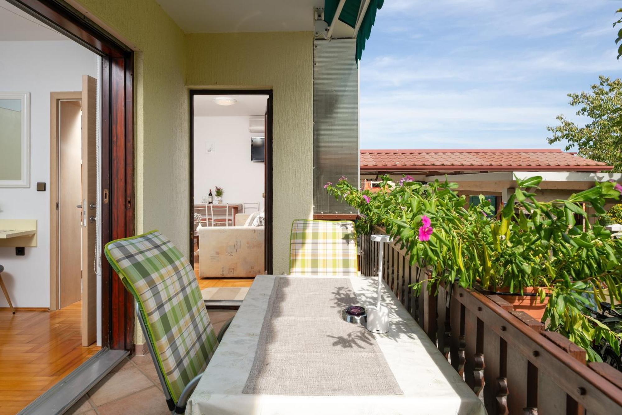 Funtana Apartments Budinjas Exterior photo